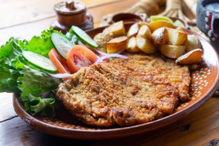 Más Allá del Tamaño: El Arte y la Técnica en Cada Bocado del Cachopo Legendario